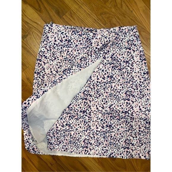 Gant Stretch Broadcloth Ditzy Flower Navy and Pink Wrap Skirt Size 6, MSRP $185 - Picture 15 of 16